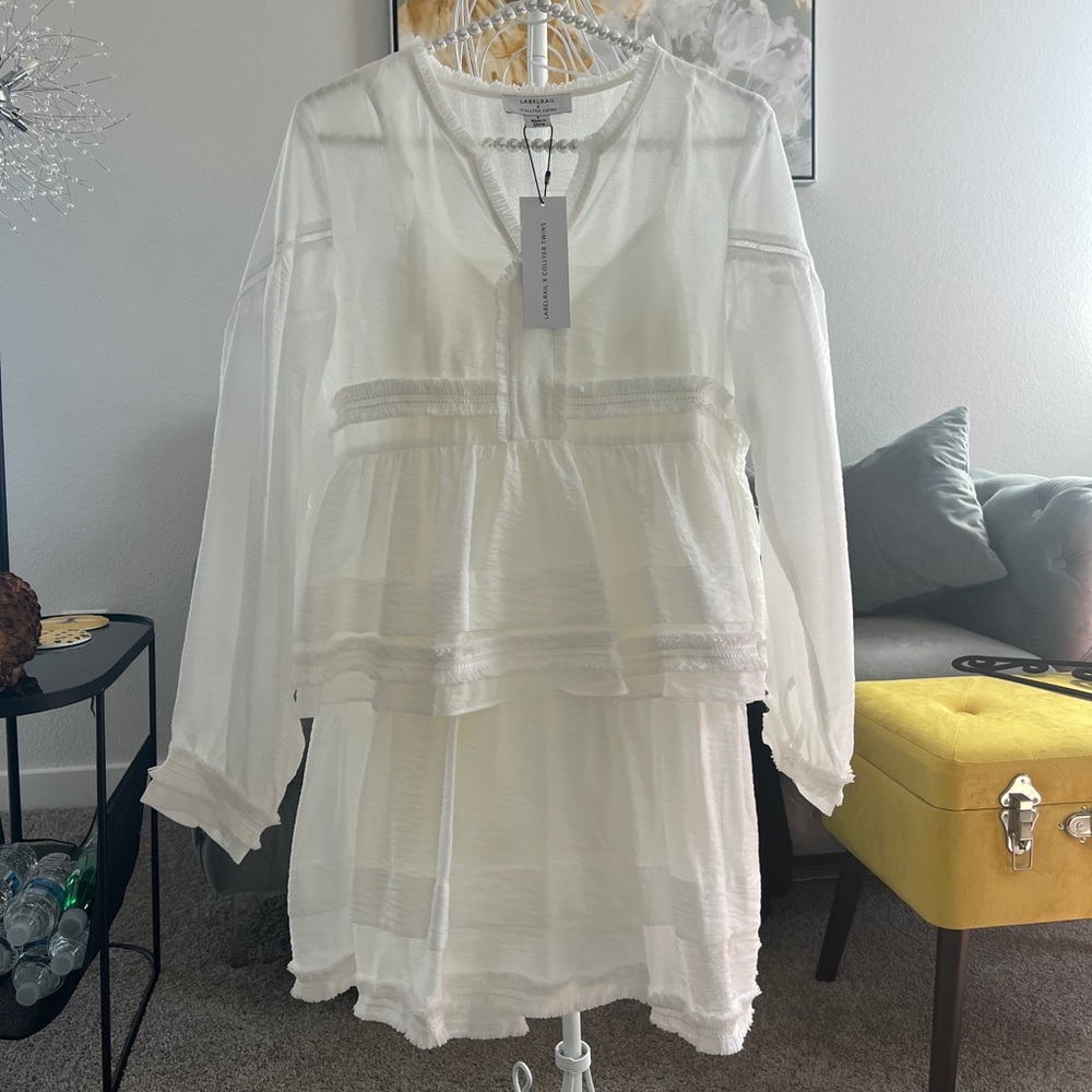 White airy elegant beautiful dress. In reality the size corresponds to XS-S
